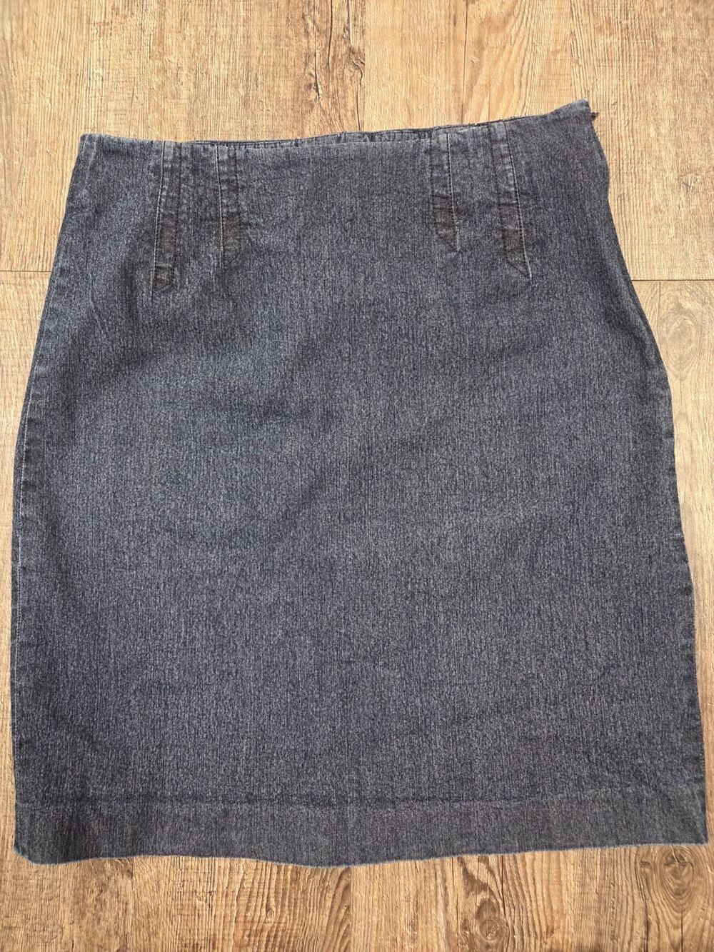 Josephine Chaus Dark Wash Denim Size Zip Pencil Skirt Size 6